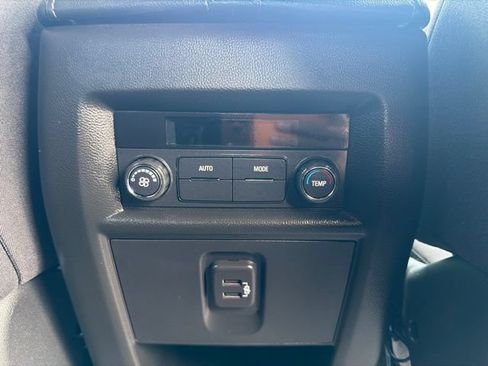 Used 2023 Chevrolet Traverse LT FWD image 19