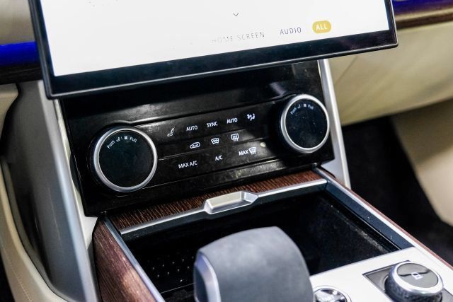 Used 2023 Land Rover Range Rover SE AWD/4WD image 34