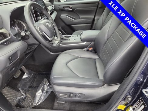 Used 2022 Toyota Highlander XLE image 24