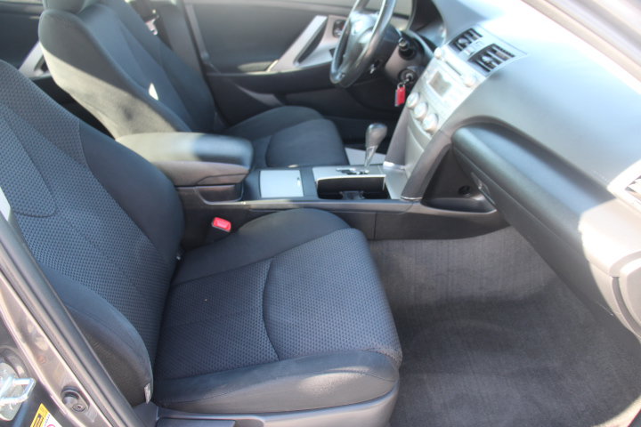 Used 2010 Toyota Camry SE FWD image 18