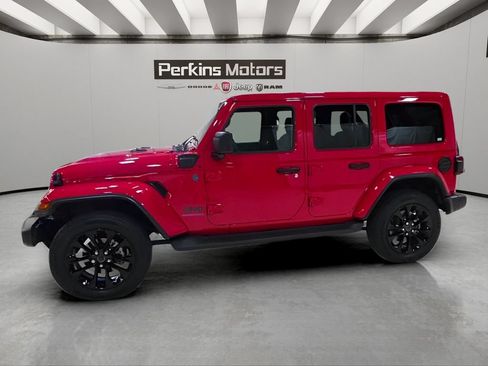 Certified 2025 Jeep Wrangler Unlimited Sahara AWD/4WD image 2