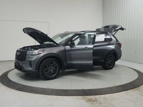 Used 2025 Ford Explorer ST-Line w/ Premium Package RWD image 11