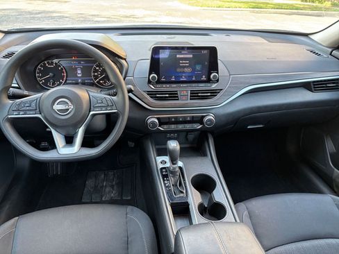 Used 2025 Nissan Altima 2.5 SV FWD image 28