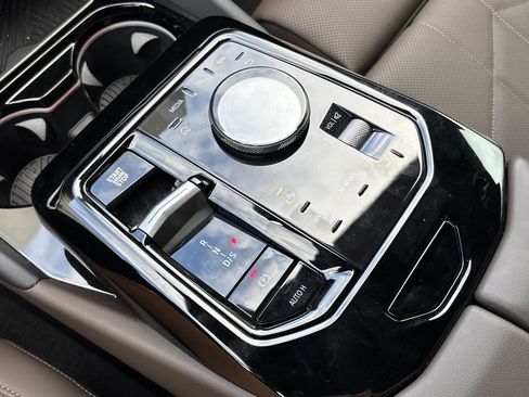 Used 2026 BMW 530i w/ Premium Package RWD image 26