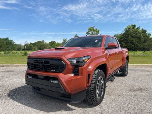 Used 2025 Toyota Tacoma TRD Sport w/ TRD Sport Premium Package AWD/4WD image 1
