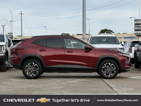Used 2024 Chevrolet Trax LT w/ Driver Confidence Package FWD image 5