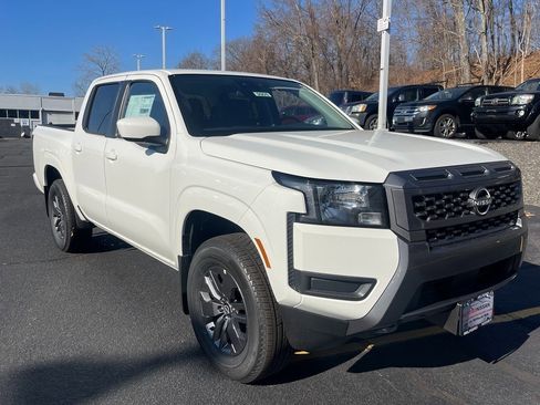 Certified 2025 Nissan Frontier SV image 9