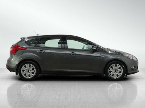Used 2012 Ford Focus SE w/ SE Winter Pkg image 6