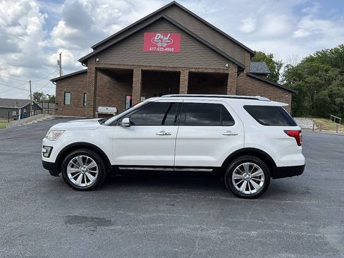 Used 2017 Ford Explorer Limited w/ Equipment Group 303A AWD/4WD image 2