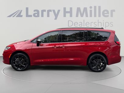 New 2026 Chrysler Pacifica Limited w/ S Appearance Package