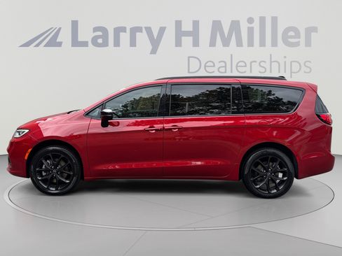 New 2026 Chrysler Pacifica Limited w/ S Appearance Package AWD/4WD image 2