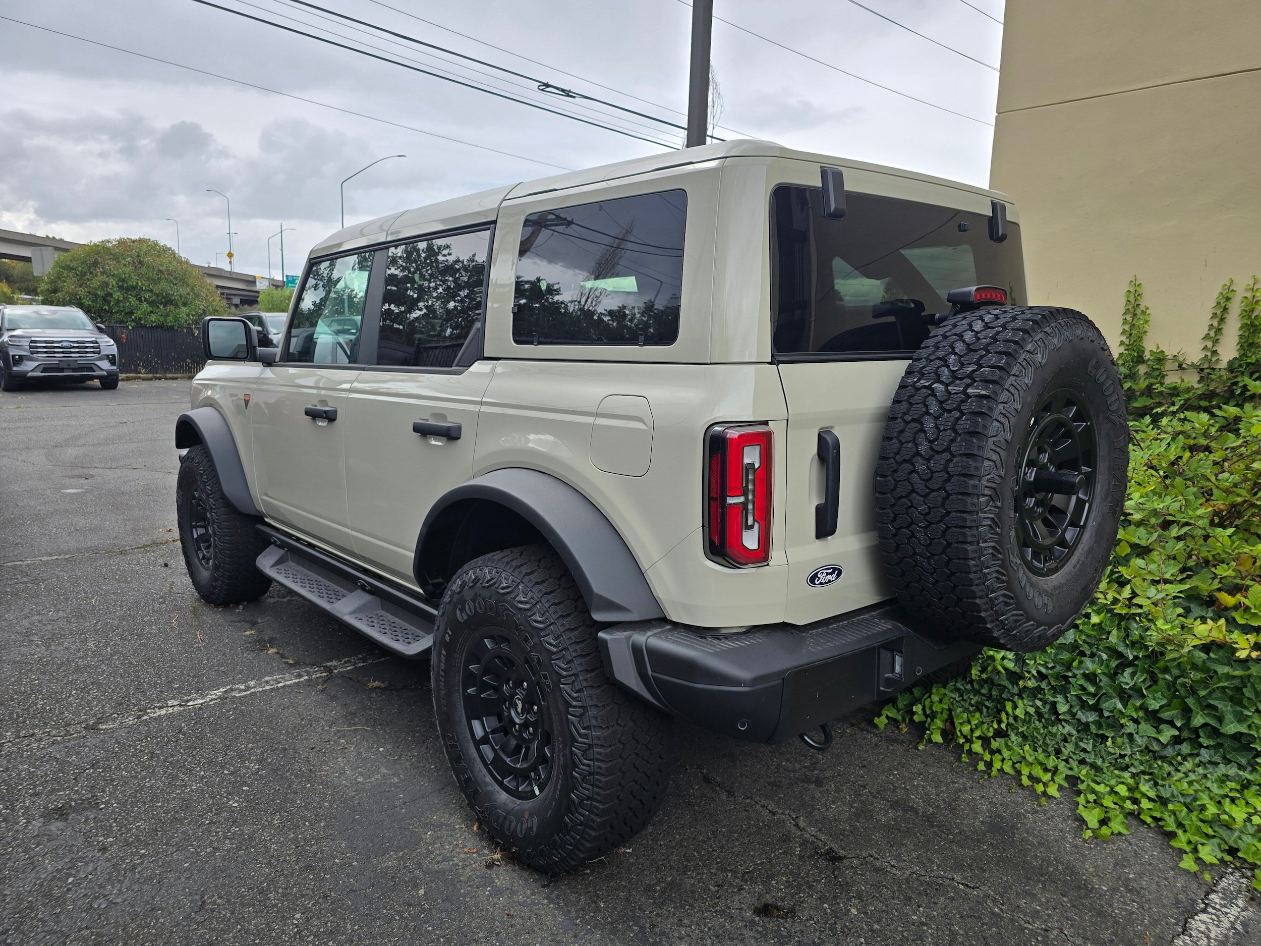 New 2026 Ford Bronco Badlands w/ Sasquatch Package AWD/4WD image 4