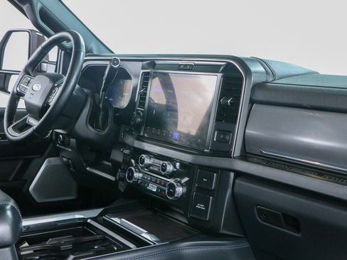 Used 2025 Ford F450 Platinum w/ FX4 Off-Road Package AWD/4WD image 29