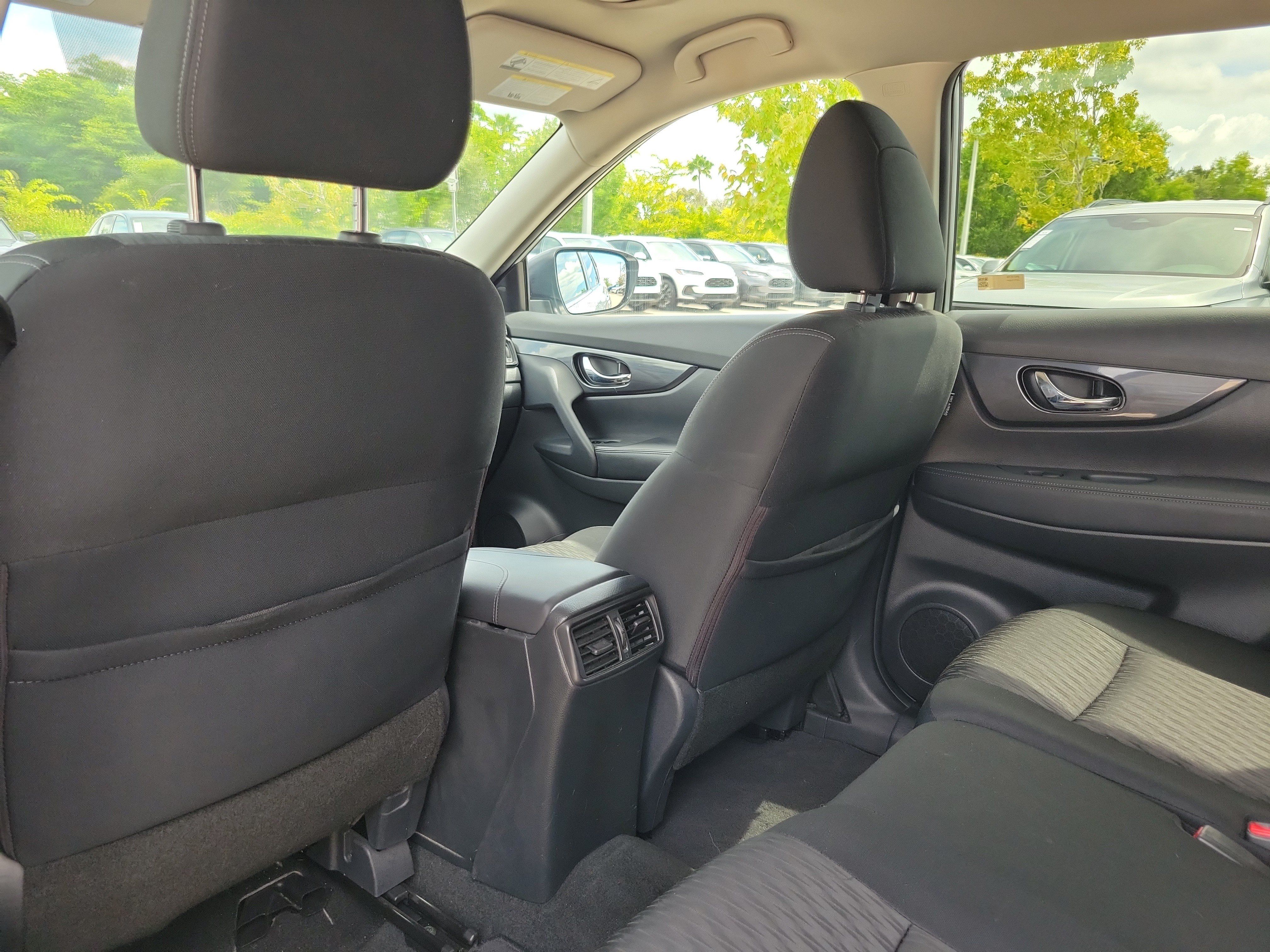 Used 2018 Nissan Rogue SV AWD/4WD image 16