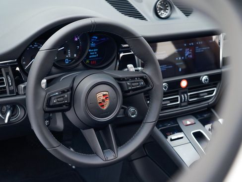 Certified 2026 Porsche Macan AWD/4WD image 20