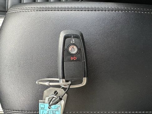 Used 2024 Ford Edge SEL image 35