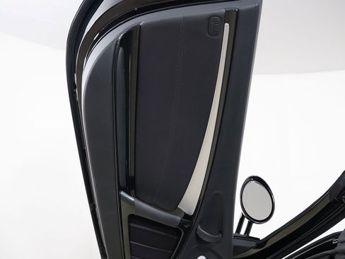 Used 2008 Mercedes-Benz SLR image 19