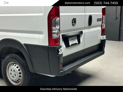Used 2024 RAM ProMaster 2500 w/ Convenience Group image 16