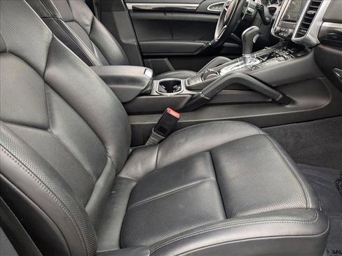 Used 2017 Porsche Cayenne Platinum Edition AWD/4WD image 20