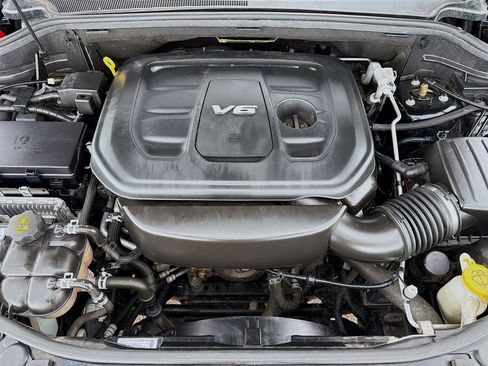 Used 2017 Jeep Grand Cherokee Overland w/ Jeep Active Safety Group image 36