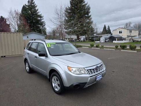 Used 2011 Subaru Forester 2.5X w/ Alloy Wheel Value Pkg image 4