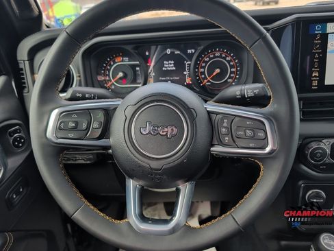 Used 2024 Jeep Wrangler Unlimited Sahara w/ Technology Group AWD/4WD image 25