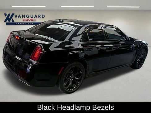 Used 2022 Chrysler 300 Touring w/ Sport Appearance Package RWD image 3