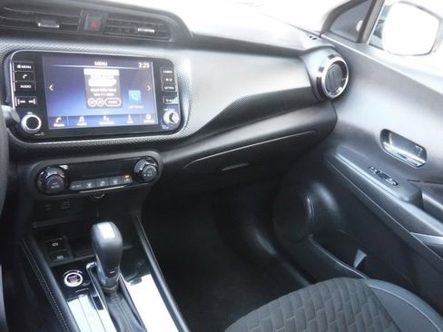 Used 2021 Nissan Kicks SV image 19