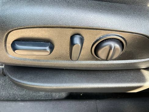 Used 2024 Chevrolet Equinox LT w/ LPO, Floor Liner Package FWD image 23