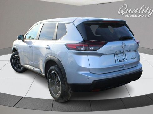 Used 2024 Nissan Rogue SV image 6
