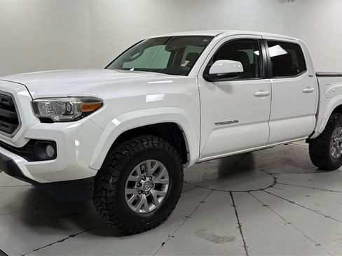 Used 2017 Toyota Tacoma SR5 image 1