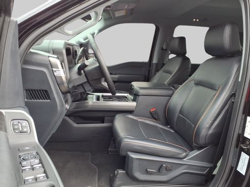 Used 2025 Ford F250 Lariat w/ Black Appearance Package image 8