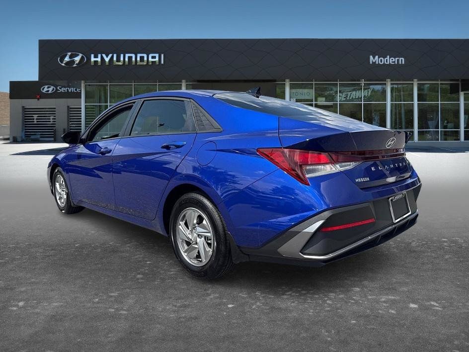 Certified 2026 Hyundai Elantra SE FWD image 7