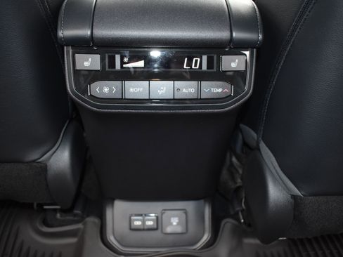 Used 2022 Toyota Highlander Platinum image 24