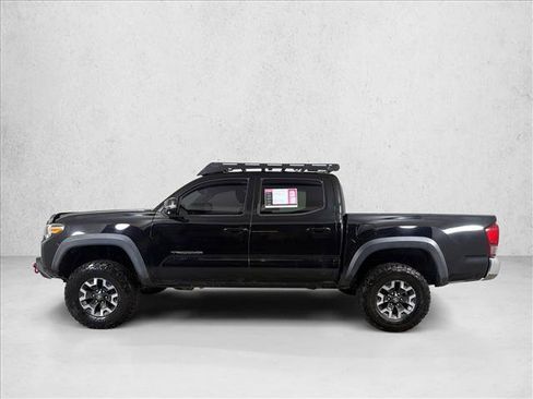 Used 2017 Toyota Tacoma TRD Off-Road AWD/4WD image 7