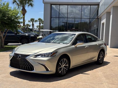 Used 2025 Lexus ES 300h w/ Premium Package FWD image 7
