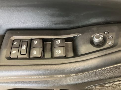 Used 2023 Jeep Grand Cherokee Laredo w/ Luxury Tech Group I image 12