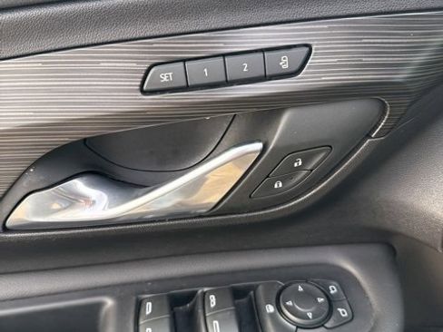 Used 2024 GMC Terrain SLT image 13