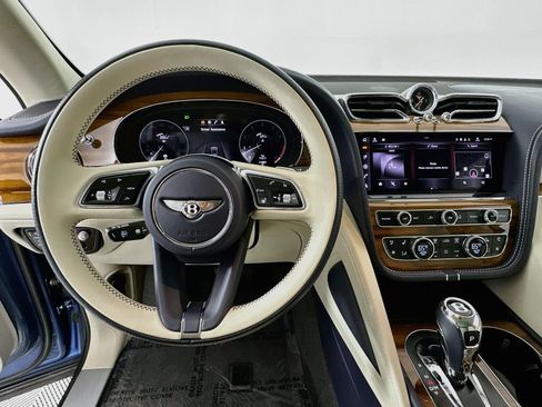 Used 2023 Bentley Bentayga Extended Wheelbase AWD/4WD image 13