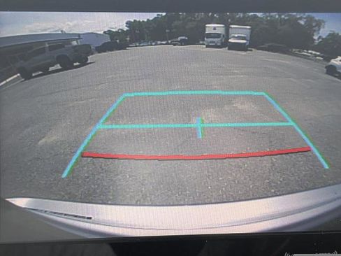 Used 2021 Toyota Highlander XLE FWD image 26