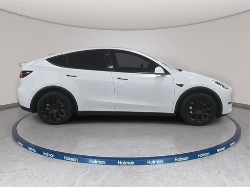 Used 2023 Tesla Model Y Long Range image 7