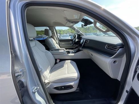 Used 2024 Jeep Wagoneer Series II AWD/4WD image 31