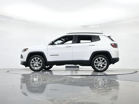 Used 2023 Jeep Compass Latitude AWD/4WD image 36