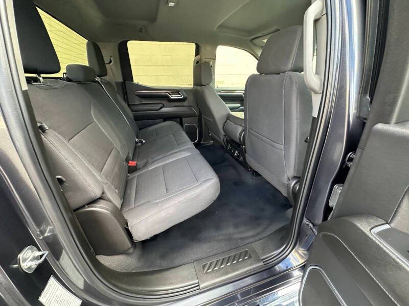 Used 2024 Chevrolet Silverado 1500 LT AWD/4WD image 9