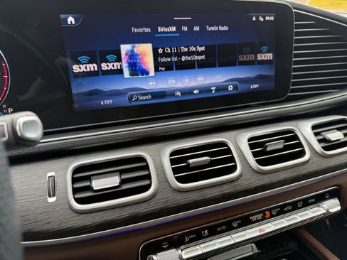 Used 2024 Mercedes-Benz GLS 450 4MATIC image 38