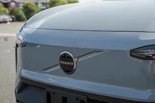 Certified 2025 Volvo EX30 Plus w/ Protection Package Premier AWD/4WD image 12
