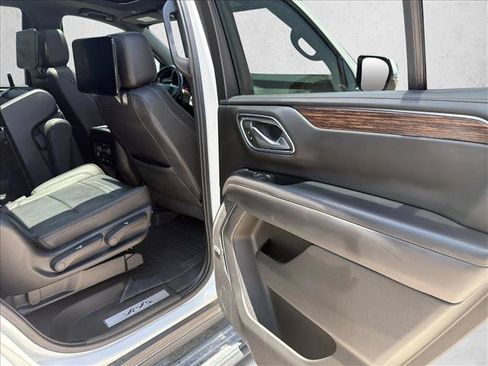 Used 2021 Chevrolet Tahoe High Country w/ Premium Package 2 AWD/4WD image 28