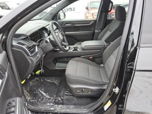 Used 2025 GMC Acadia Elevation image 6