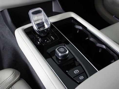New 2026 Volvo XC90 T8 Ultra w/ Protection Package Premier AWD/4WD image 7