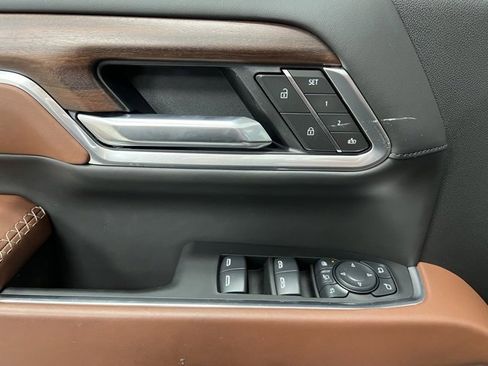 Used 2025 GMC Sierra 3500 Denali Ultimate image 18